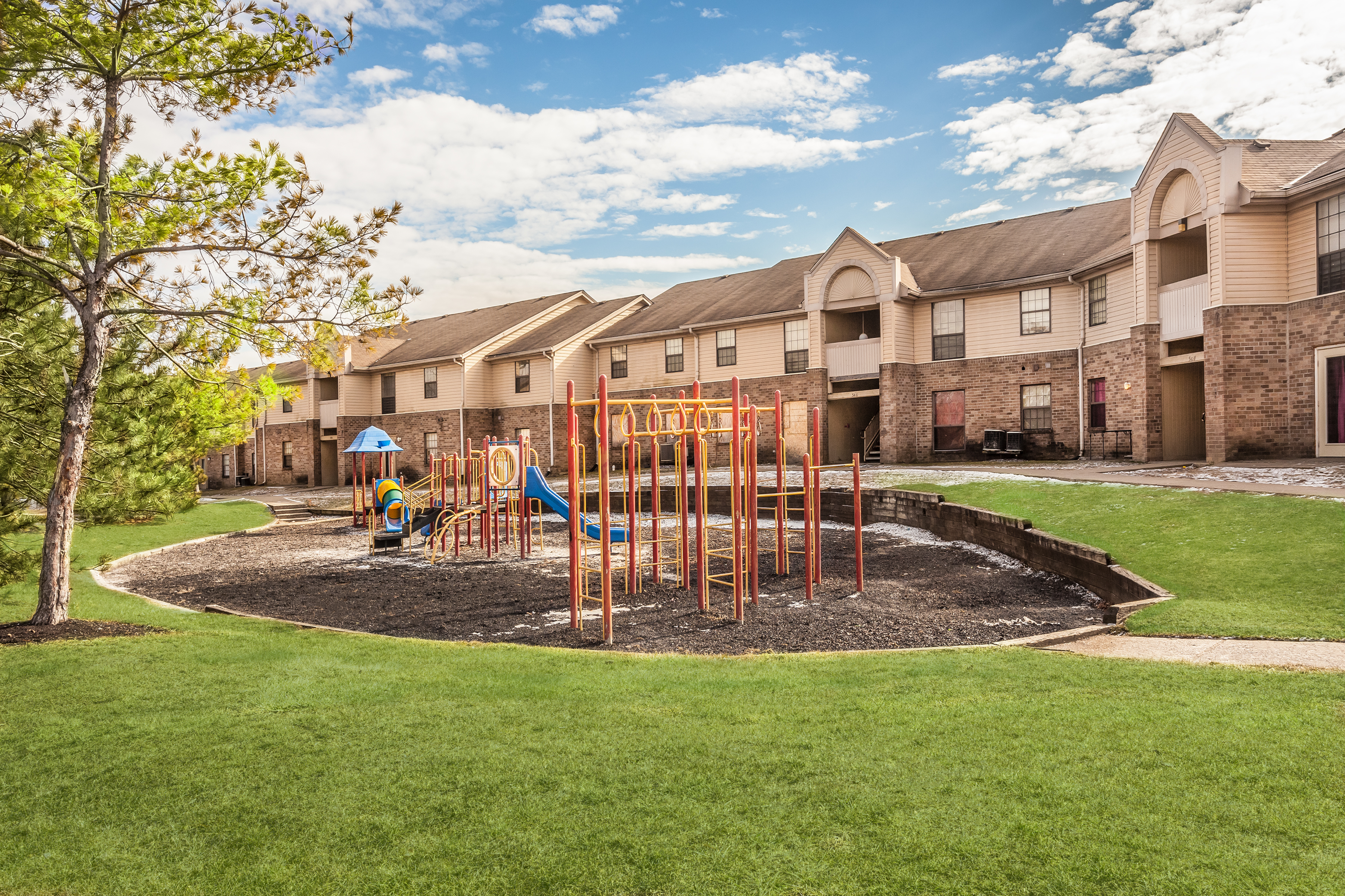 Falcon Creek Place The Multifamily Advisory Group at Cushman & Wakefield